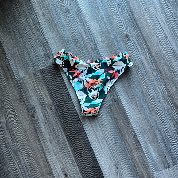 Cupshe Scalloped Floral Bikini Swimsuit Set - Picture 7 of 8